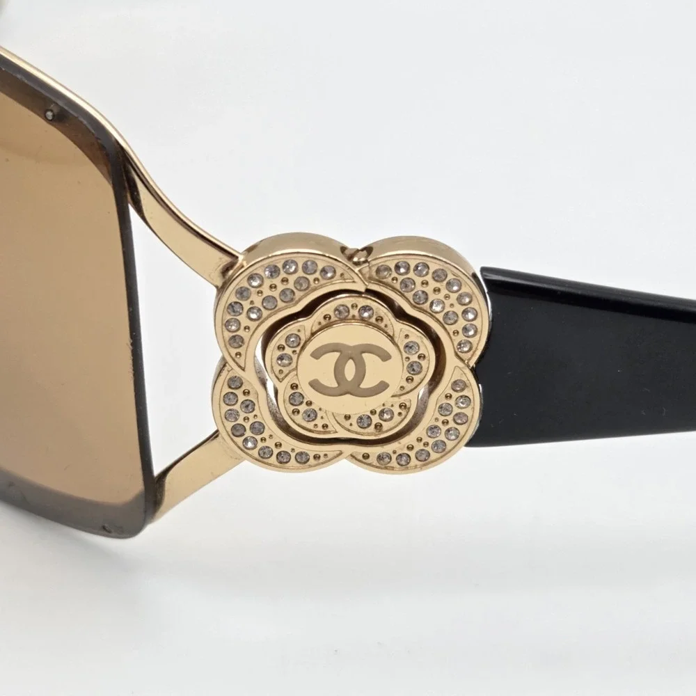 CHANEL vintage camellia